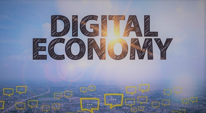 Entrepreneur exploring best business opportunities in the digital economy 2026